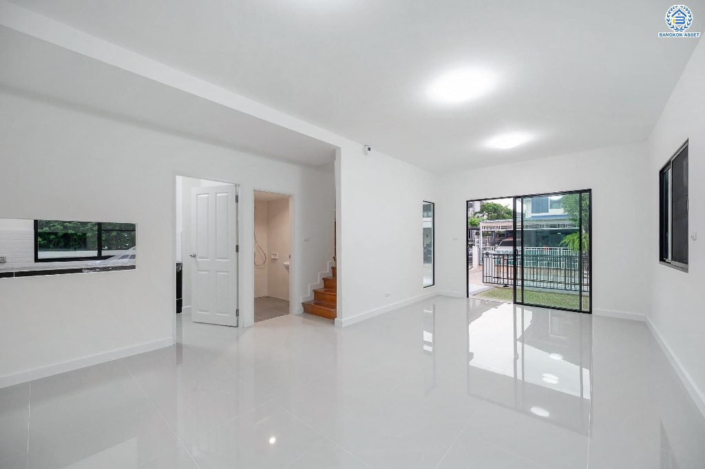 บ้านมือสองตกแต่งใหม่ โครงการ โมดิวิลล่า บางบัวทอง บ้านแฝดสไตล์โมเดิร์น เนื้อที่ 41.2 ตร.ว. ฟังก์ชัน 3 ห้องนอน 2 ห้องน้ำ จอดรถได้ 2 คัน พร้อมอยู่ บนทำเลติดถนนกาญจนาภิเษก ใกล้เซ็นทรัลเวสต์เกต และรถไฟฟ้าสถานี "คลองบางไผ่"...